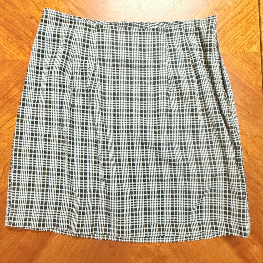 Guess Black and White Pleated Pencil Skirt